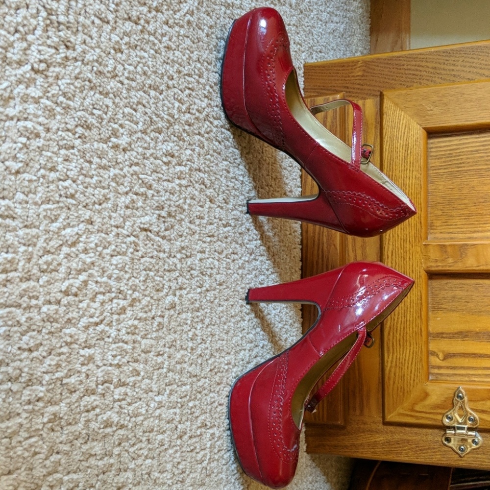 High heels - Picture 2 of 2